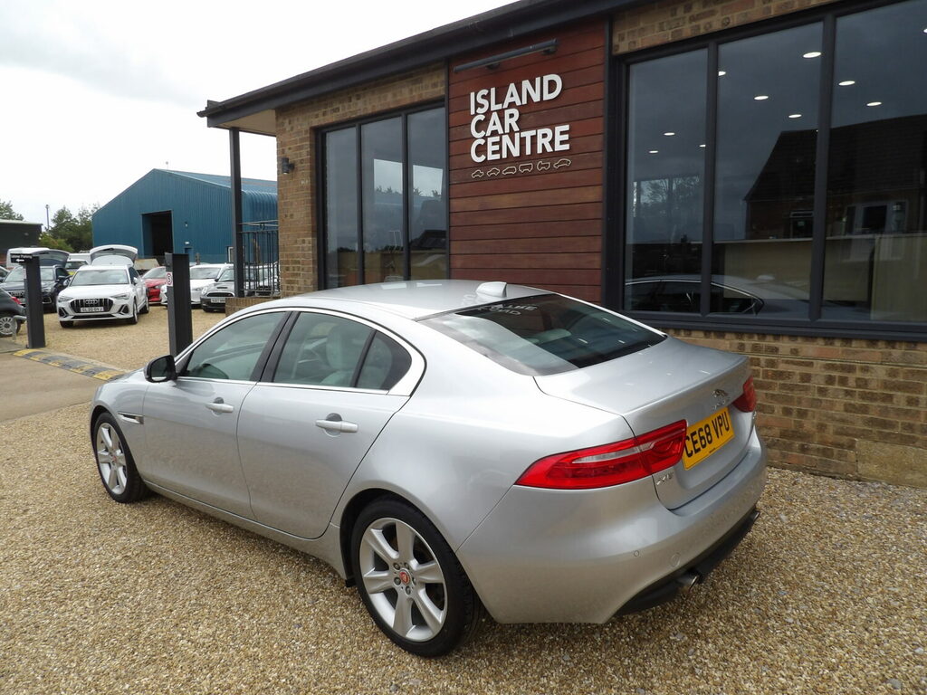 Jaguar XE Saloon 2.0 Ingenium Portfolio Silver #4