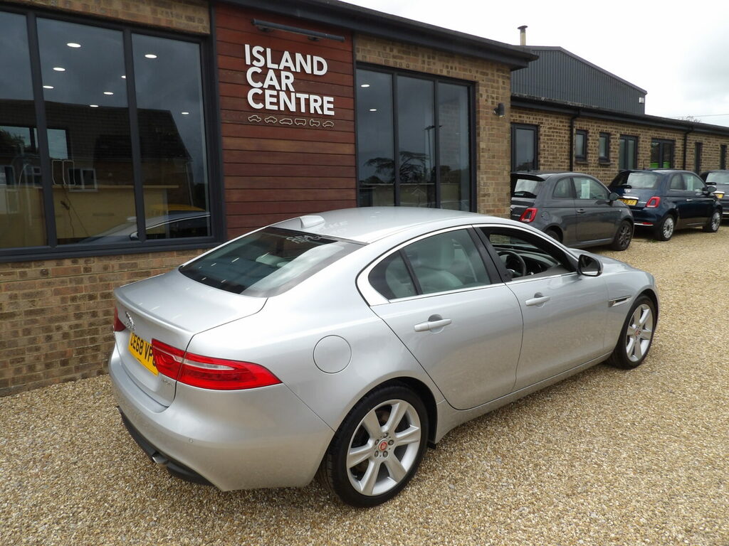 Jaguar XE Saloon 2.0 Ingenium Portfolio Silver #5