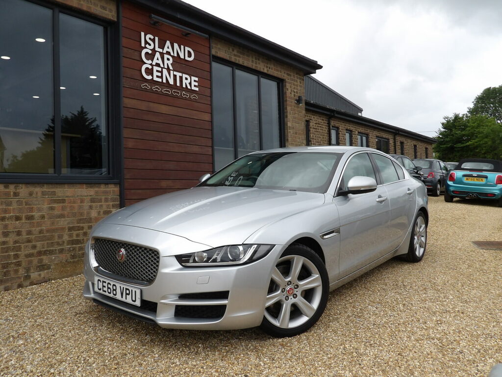 Jaguar XE Saloon 2.0 Ingenium Portfolio Silver