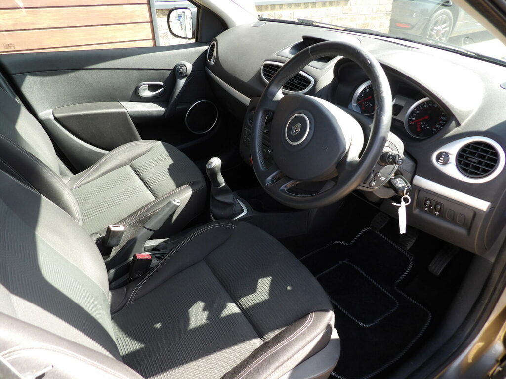 Renault Clio 1.1 Dynamique 16V 74 Bhp Black #6