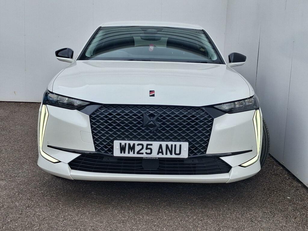 DS DS 4 1.6 E-tense 12.4Kwh Performance Line Hatchback White #2