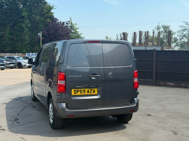 Vauxhall Vivaro 2.0 Turbo D 3100 Sportive Panel Van Man DP69AZA Grey #4