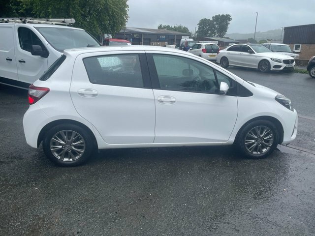 Toyota Yaris 1.5 Vvt-i Icon Tech Hatchback Eu AY67VOG White #4