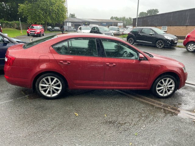 Skoda Octavia 1.4 Tsi Elegance Hatchback Euro Red #4
