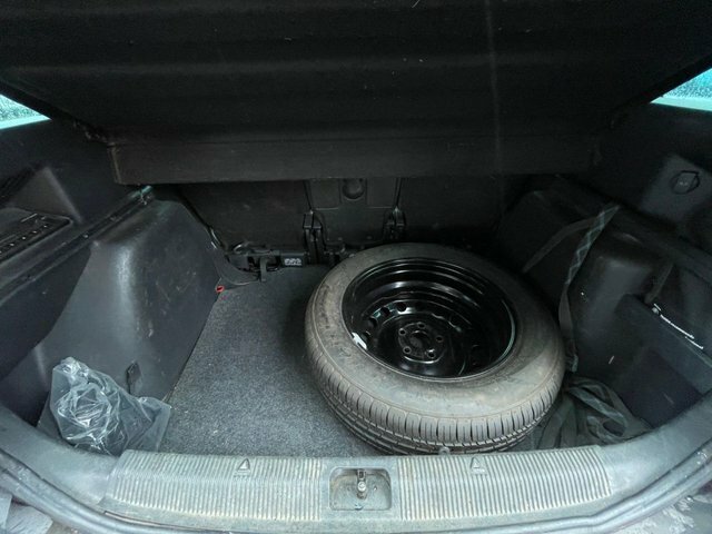 Skoda Yeti Hatchback Silver #13