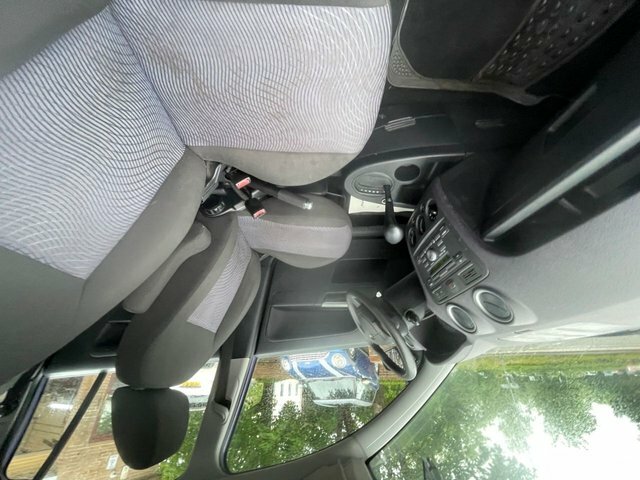 Ford Fusion 1.4 Style Climate Hatchback Purple #16
