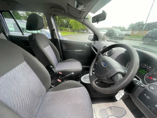 Ford Fusion 1.4 Style Climate Hatchback Purple #11