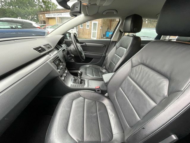 Volkswagen Passat S Blue #15