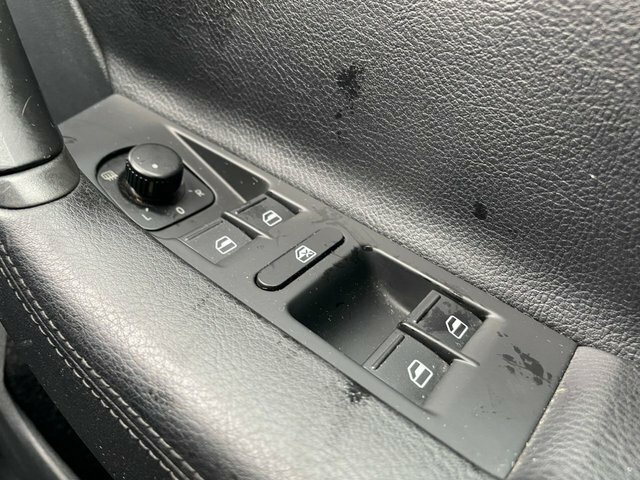 Volkswagen Passat S Blue #26
