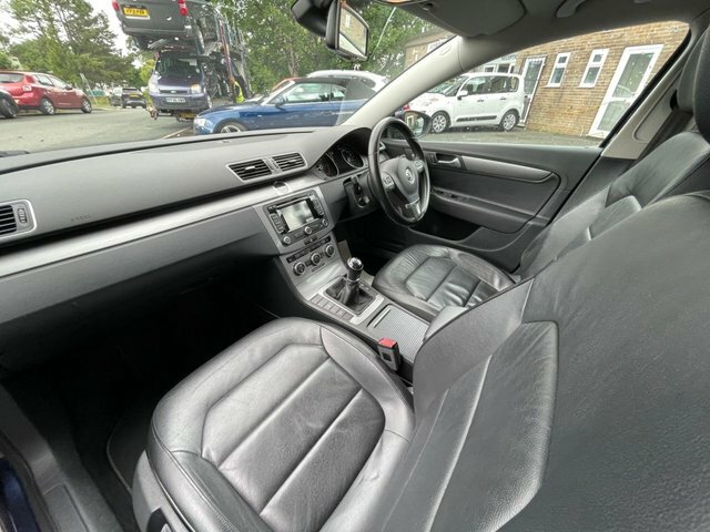 Volkswagen Passat S Blue #14