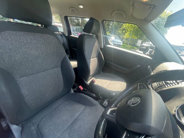 Skoda Yeti 1.6L Elegance White #11