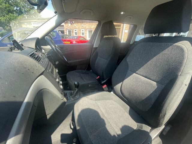 Skoda Yeti 1.6L Elegance White #16