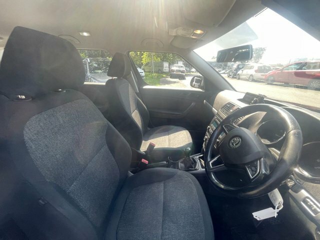 Skoda Yeti 1.6L Elegance White #10