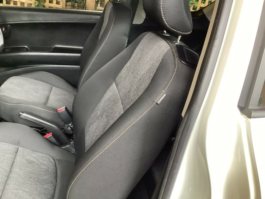 Kia Picanto White White #13