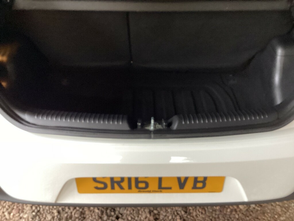 Kia Picanto White White #23