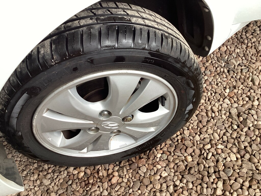 Hyundai I10 1.2 Active 85 Bhp Silver #9