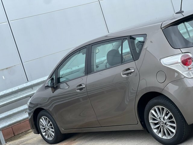 Toyota Verso D-4d Icon White #17