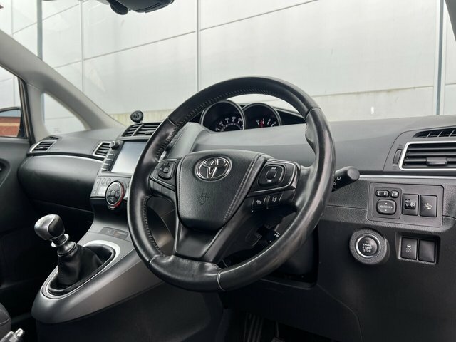 Toyota Verso D-4d Icon White #21