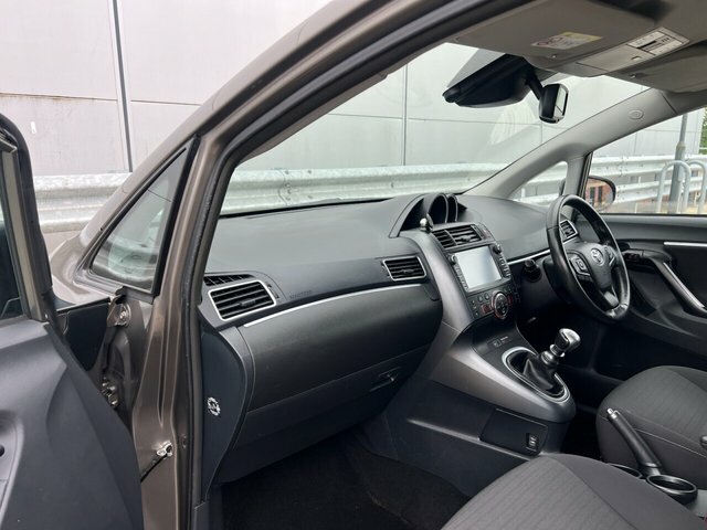 Toyota Verso D-4d Icon White #25
