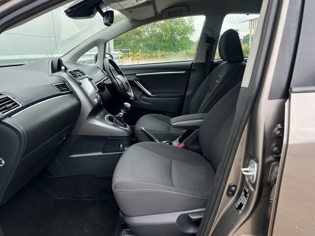 Toyota Verso D-4d Icon White #26