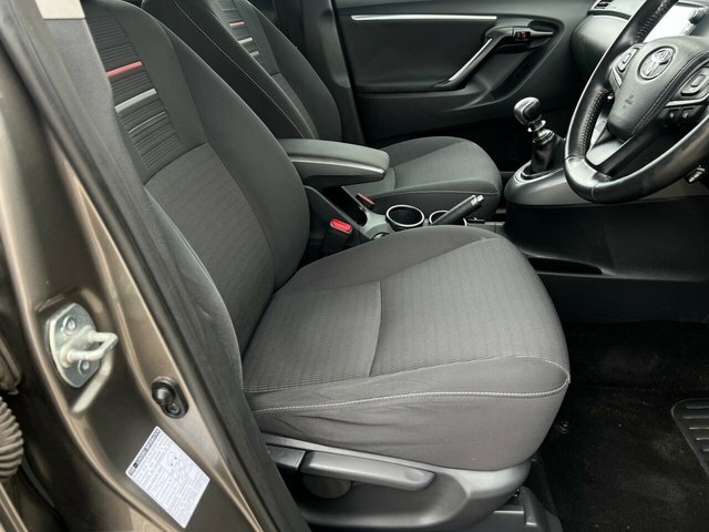 Toyota Verso D-4d Icon White #24