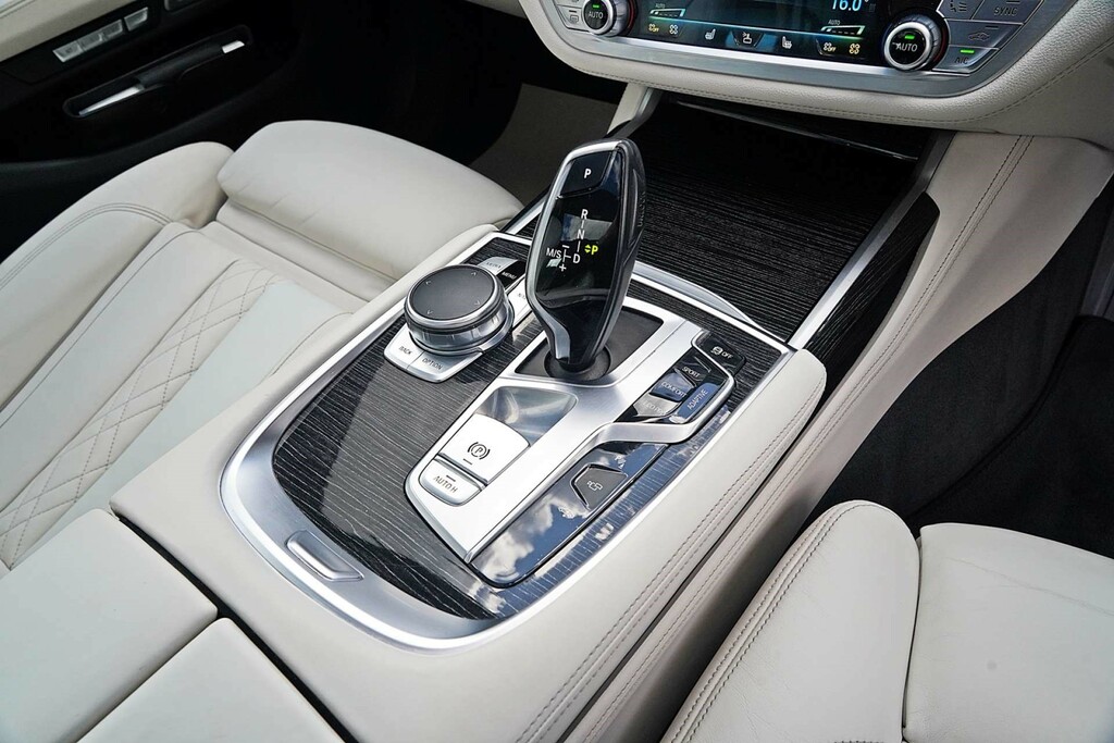 BMW 7 Series 730Ld Black #25