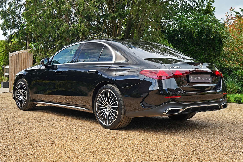 Mercedes-Benz E Class E300e Amg Line Premium 9G-tronic Silver #3