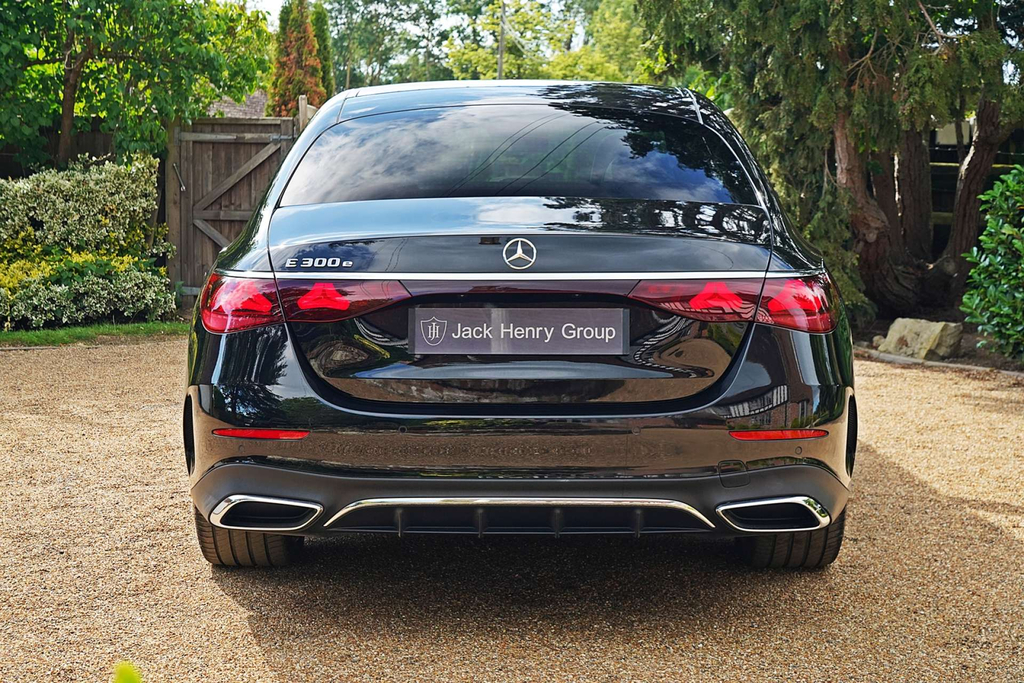 Mercedes-Benz E Class E300e Amg Line Premium 9G-tronic Silver #4