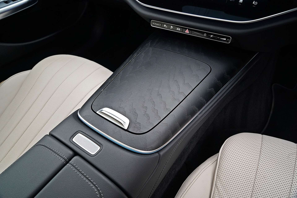 Mercedes-Benz E Class E300e Amg Line Premium 9G-tronic Silver #19