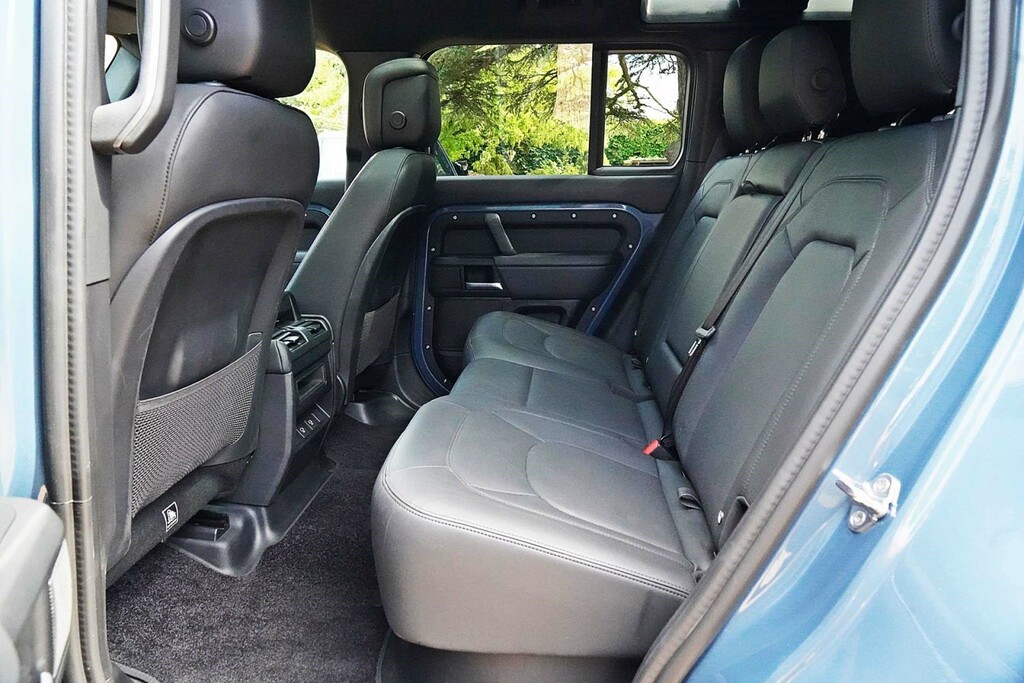 Land Rover Defender D250 Hard Top S Black #15