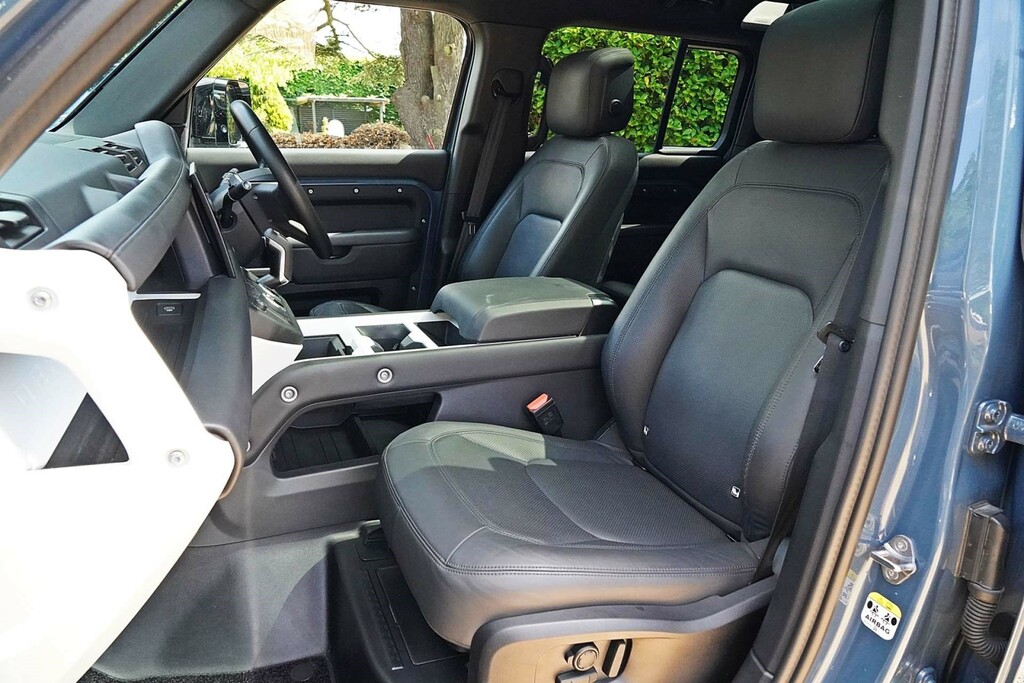 Land Rover Defender D250 Hard Top S Black #12