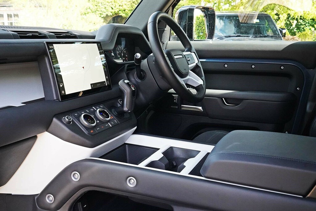 Land Rover Defender D250 Hard Top S Black #16
