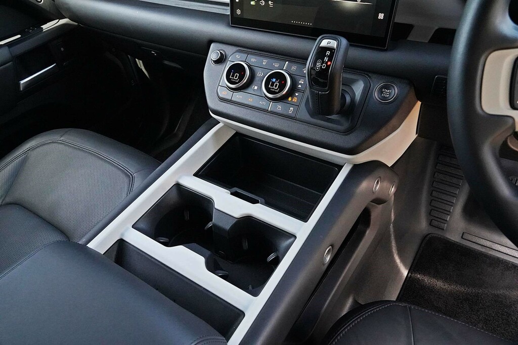 Land Rover Defender D250 Hard Top S Black #19