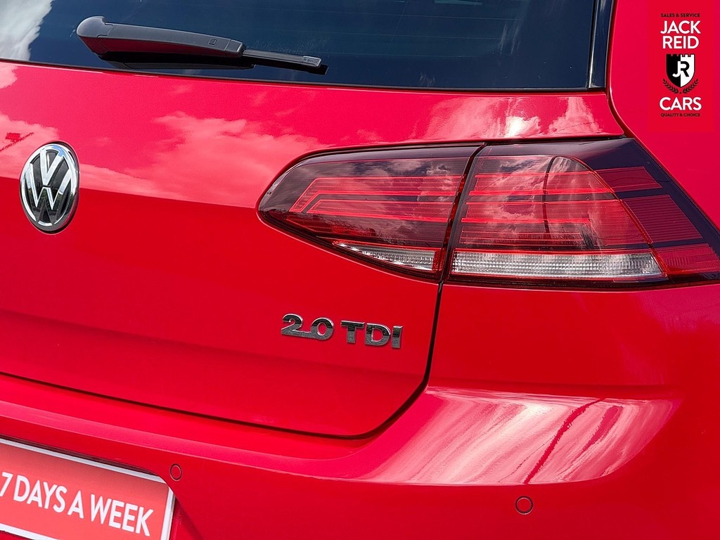 Volkswagen Golf Hatchback DA67YUF Red #4