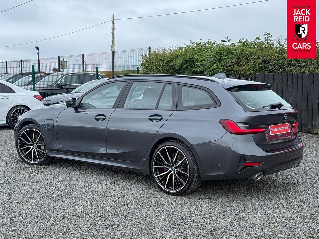 BMW 3 Series Estate WP71PCV Grey #2