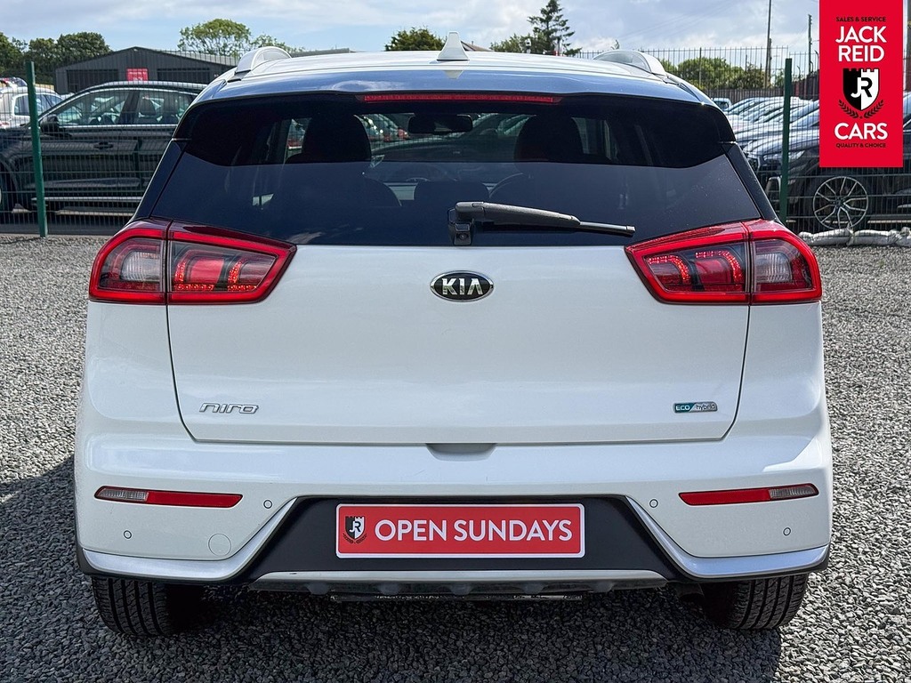 Kia Niro Suv White #3