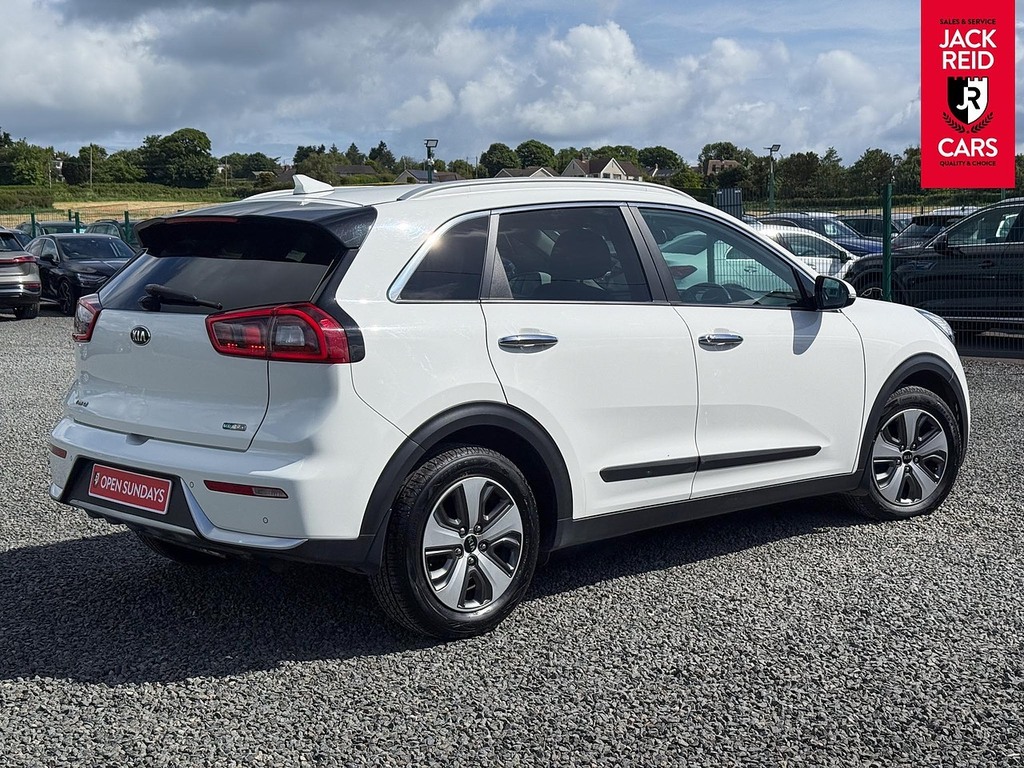 Kia Niro Suv White #4