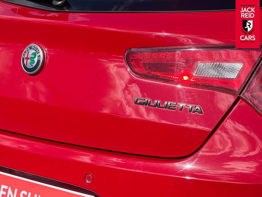 Alfa Romeo Giulietta Hatchback Red #4