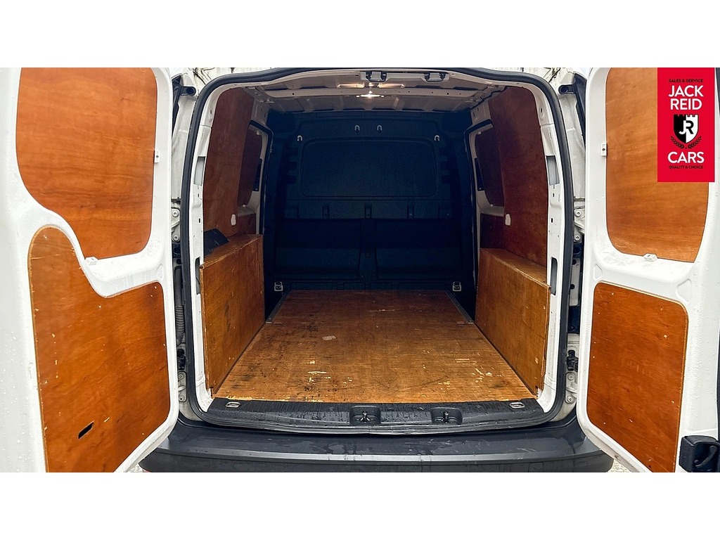 Volkswagen Caddy Maxi Mpv White #5