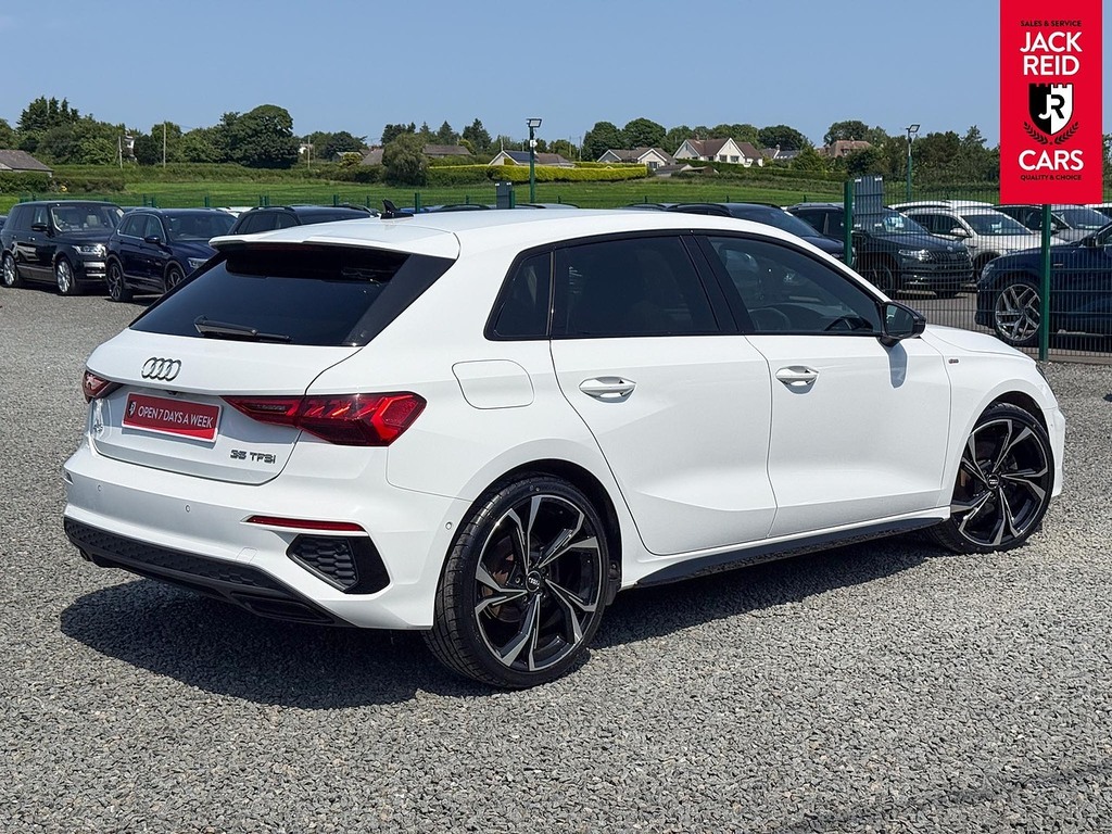 Audi A3 Hatchback AV71OTG White #4