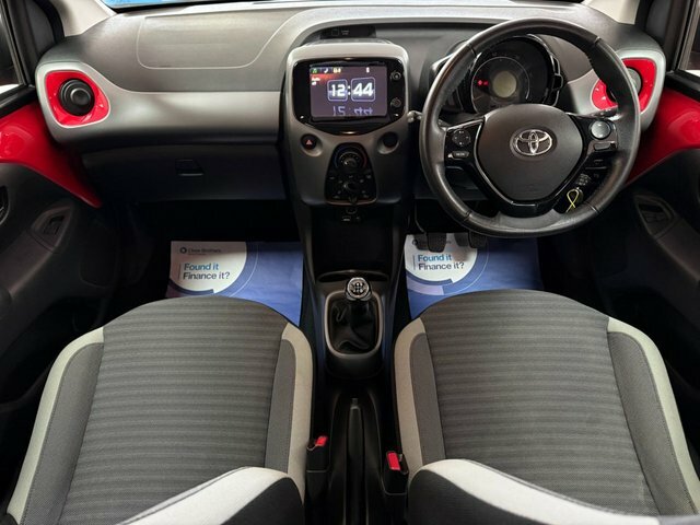 Toyota Aygo 1.0 Vvt-i X-play Hatchback Euro WU19TGE Red #2