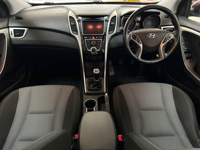 Hyundai I30 1.4 Blue Drive Se Nav Hatchback Red #2