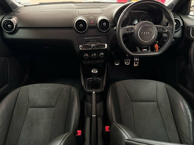 Audi A1 1.6 Tdi Black Edition Sportback AC11NJC Red #2