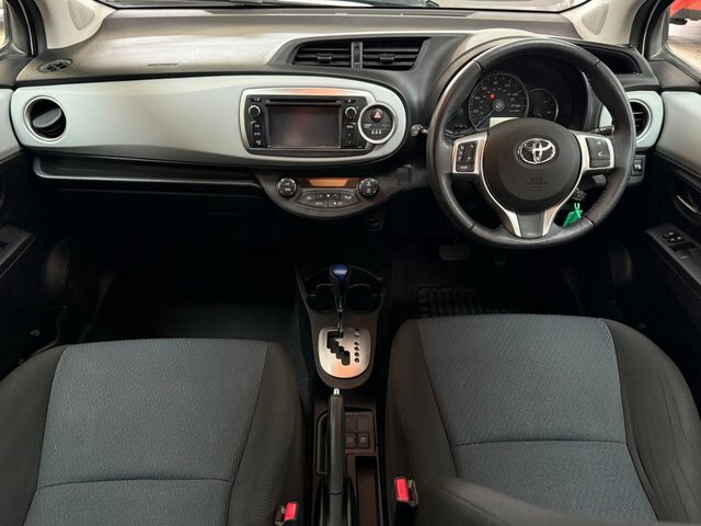 Toyota Yaris 1.5 Vvt-h Icon Plus Hatchback Hybrid Cv OE14XNT White #2