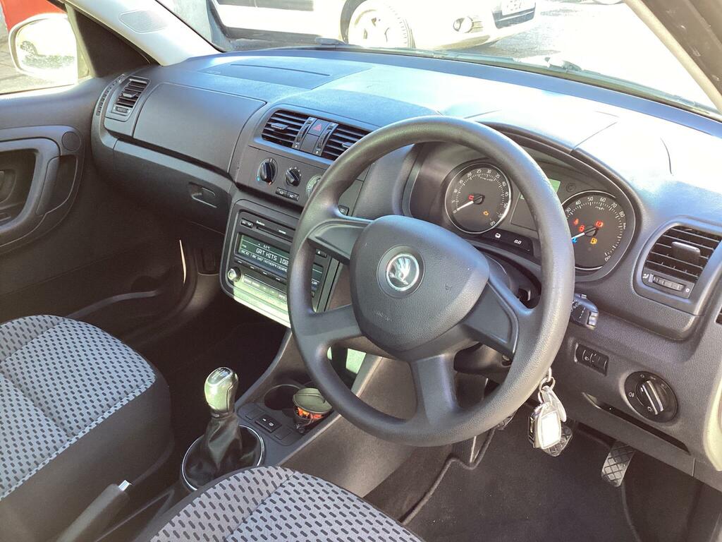 Skoda Roomster 1.6 Tdi Se Euro 5 201313 White #3