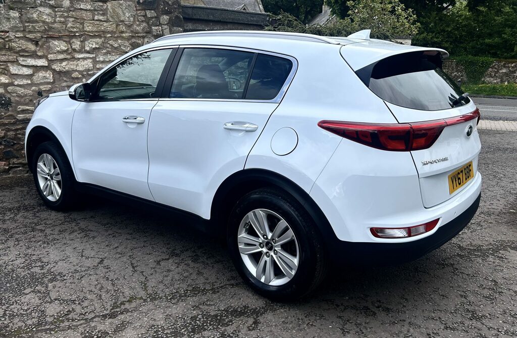 Kia Sportage 1.6 Gdi YY67BBF White #4