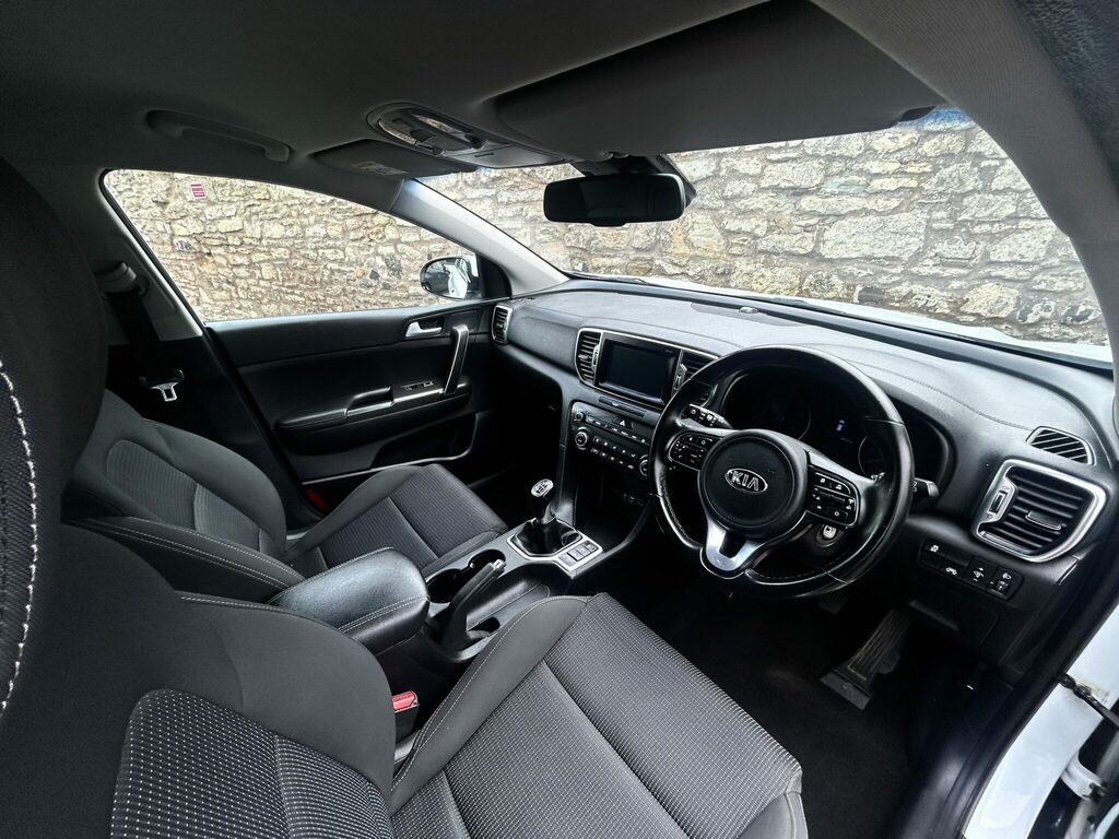 Kia Sportage 1.6 Gdi YY67BBF White #6