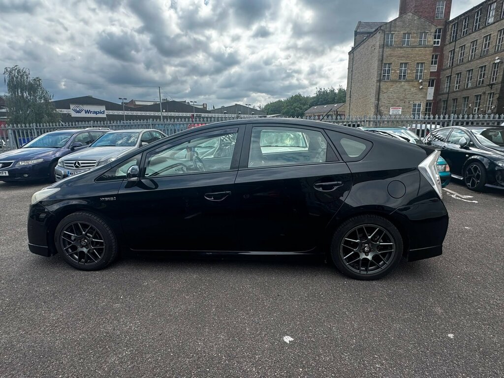 Toyota Prius 1.8 Vvt-h T Spirit 10Th Anniversary Hatchback Black #2