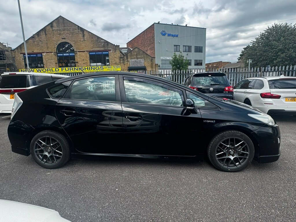 Toyota Prius 1.8 Vvt-h T Spirit 10Th Anniversary Hatchback Black #3