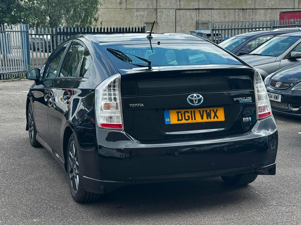 Toyota Prius 1.8 Vvt-h T Spirit 10Th Anniversary Hatchback Black #4